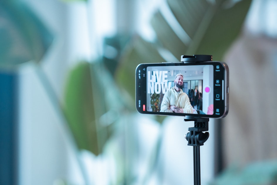 أفضل أدوات صناعة Reels وShorts وTikTok في 2026: دليل عملي لصانع المحتوى العربي