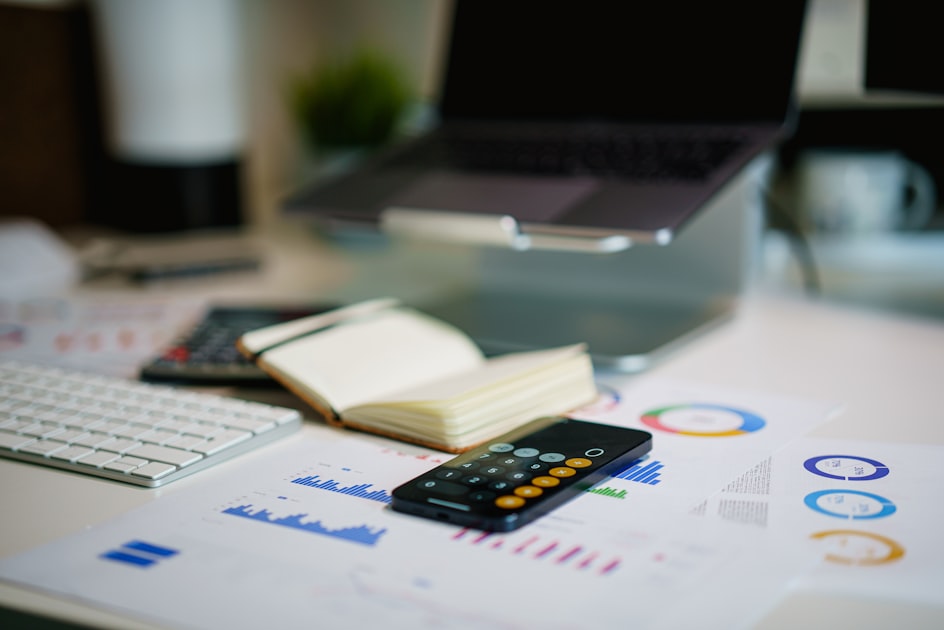 أفضل برامج المحاسبة للشركات الصغيرة 2026: مقارنة شاملة بين Xero وQuickBooks وZoho Books
