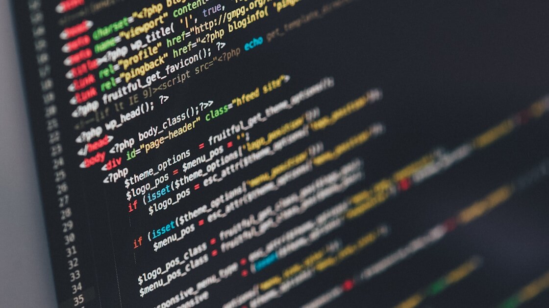 أفضل خطة Namecheap لك 2026: دومين فقط أم استضافة أم بريد احترافي؟