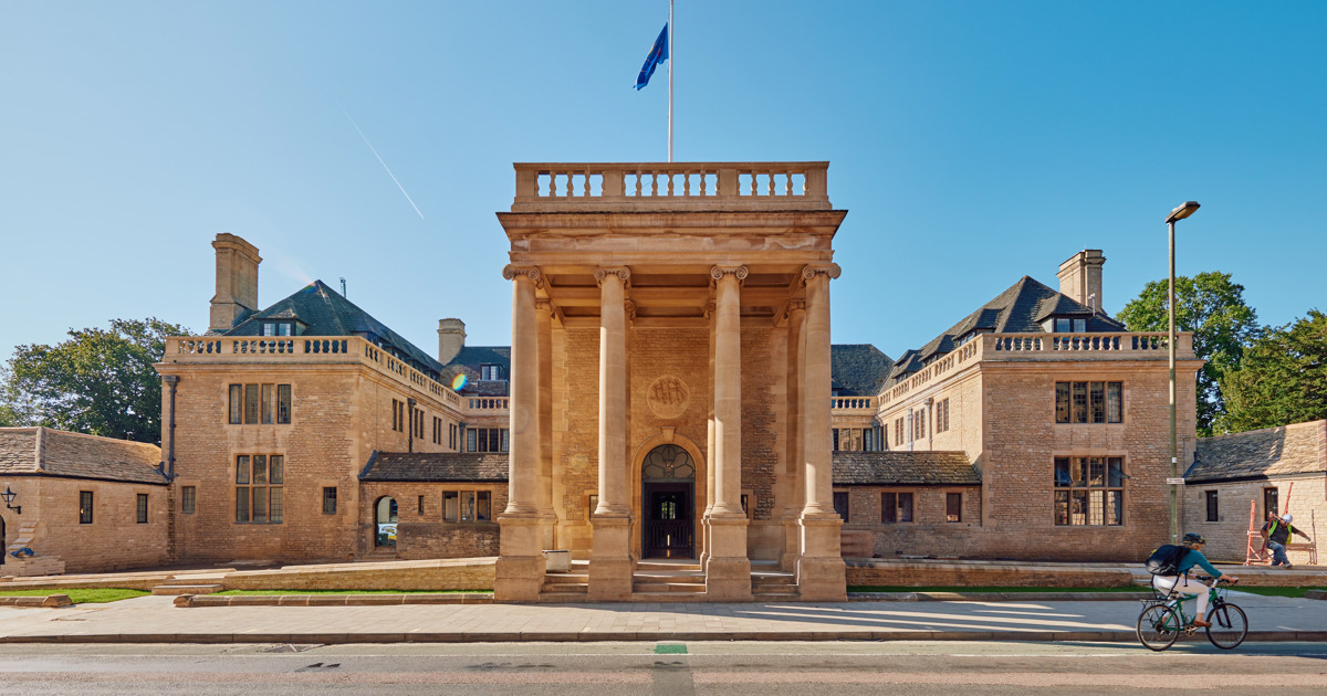 مبنى Rhodes House في أكسفورد، المقار الرسمي لمنحة Rhodes من أصول المؤسسة