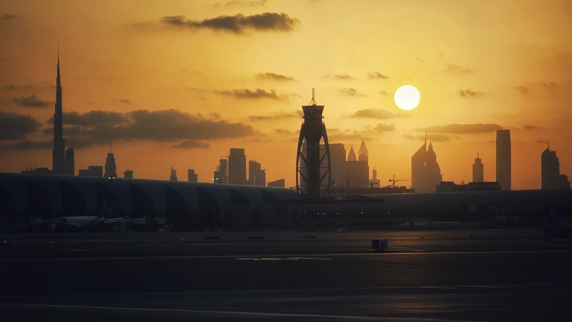 أرخص رحلات الطيران من الإمارات للخارج 2026 — الدليل الكامل (DXB/AUH/SHJ)