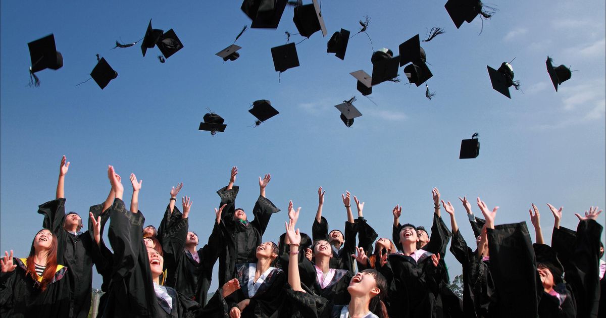 متى تحتاج ترجمة معتمدة لأوراقك الجامعية في 2026؟ الدليل العملي الذي يحمي ملفك