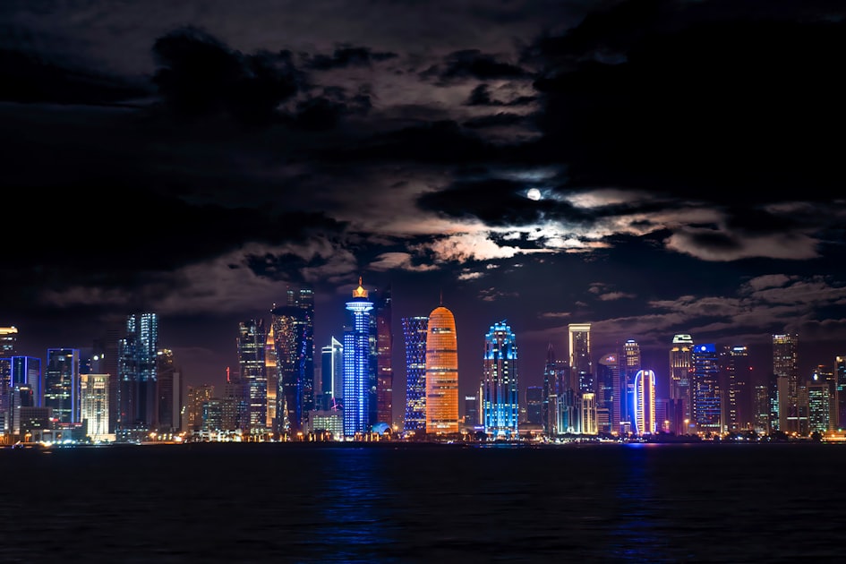 الإقامة الدائمة في قطر 2026: ثلاثة مسارات رسمية، عتبات الاستثمار، والفرق الحاسم بينها