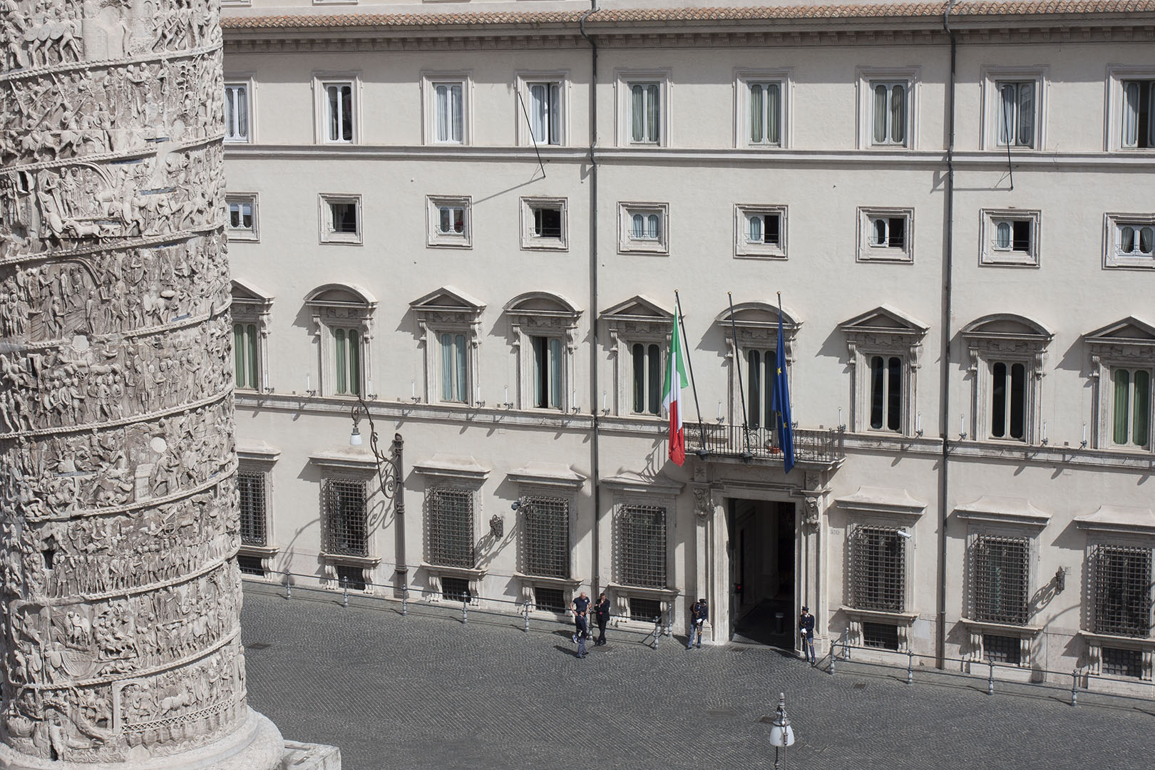 Italy to Cap Foreign Students per Class and Ban Face Veils in Schools, Meloni Announces