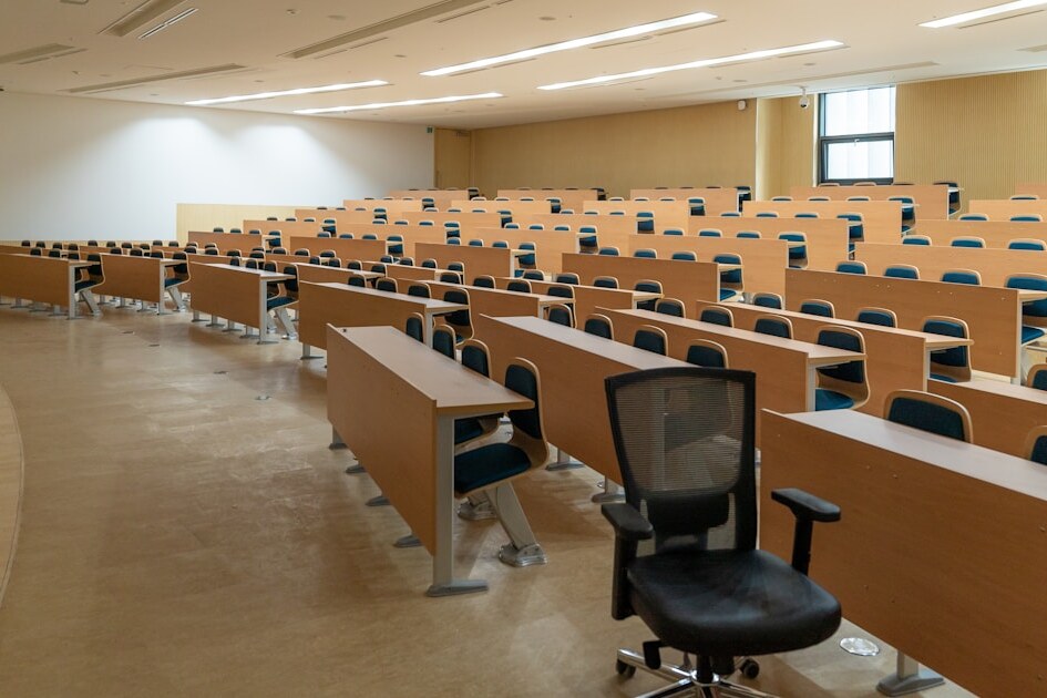 الجامعات التي تقبل GPA منخفض 2026: كيف تبني قائمة ذكية؟