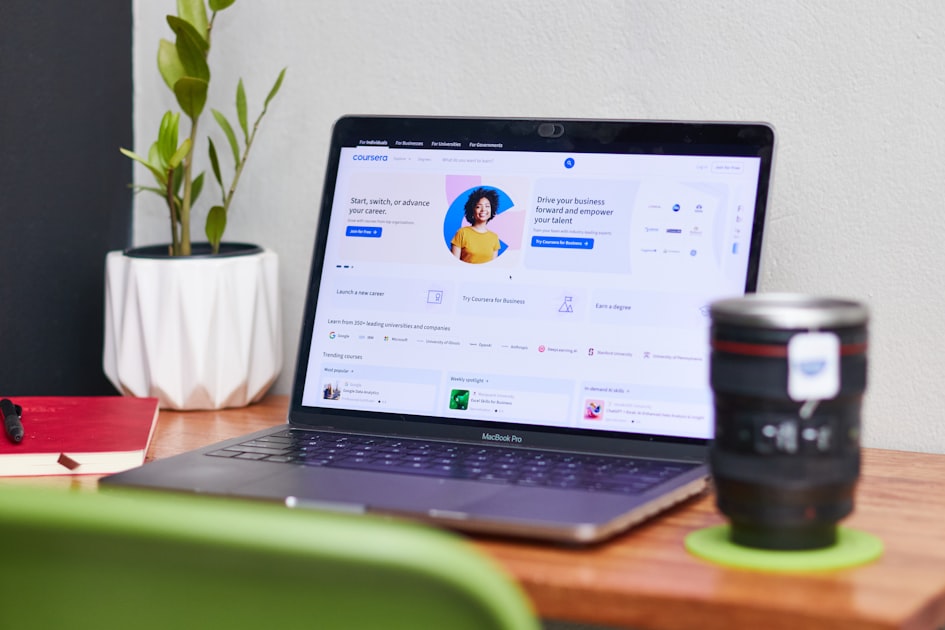 مراجعة Coursera 2026: المميزات والعيوب وهل الشهادات تستحق؟