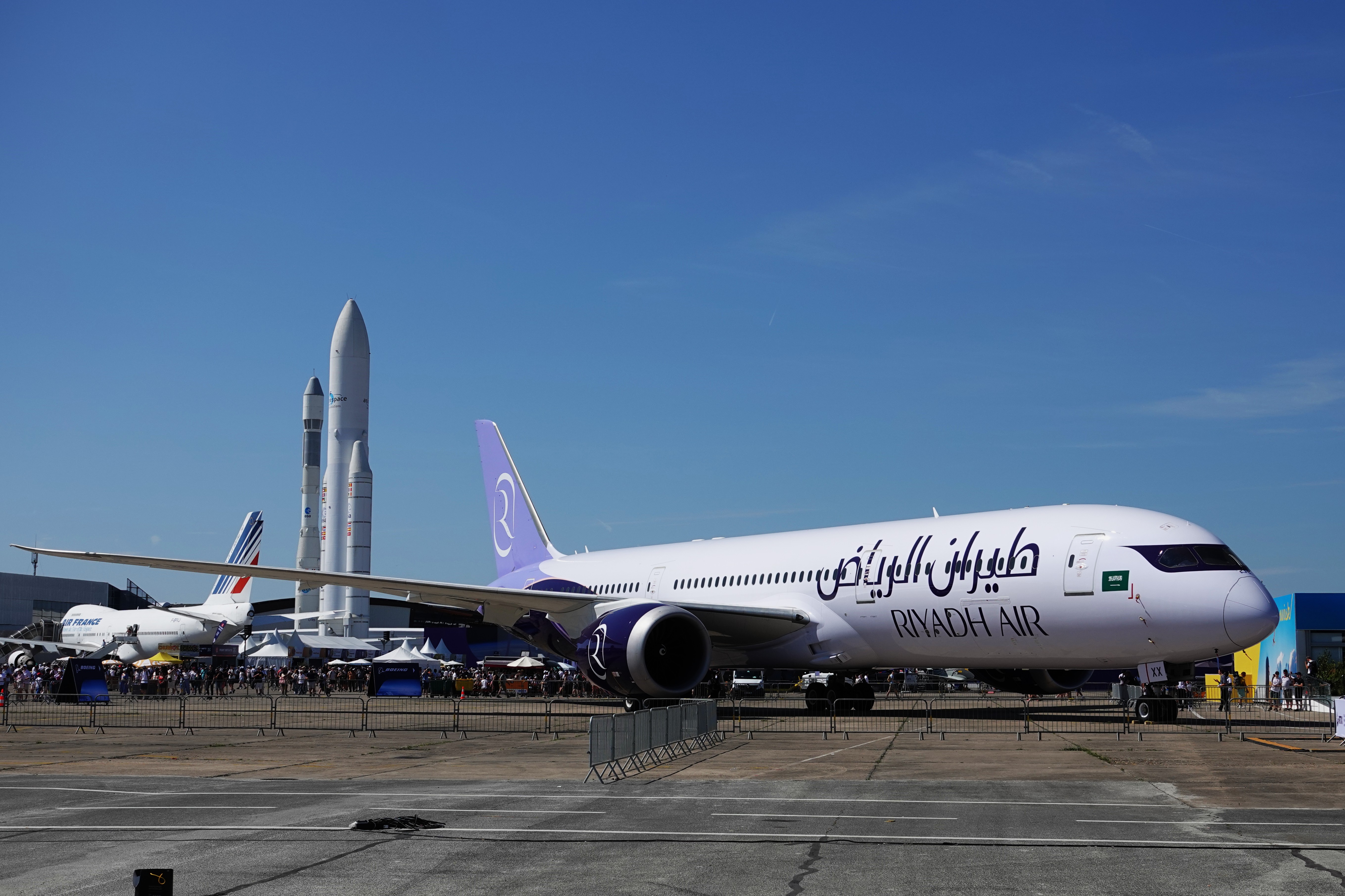طائرة بوينغ 787-9 من أسطول طيران الرياض في معرض باريس الجوي 2025