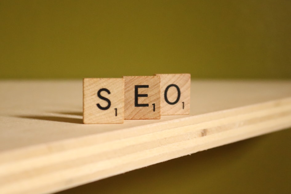 Semrush vs Ubersuggest 2026: أيهما أفضل لصاحب موقع صغير؟