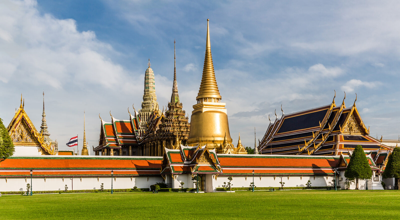 Wat Phra Kaew, Bangkok Wat Phra Kaew in Bangkok's Grand Palace complex, one of the country's most visited short-stay attractions
