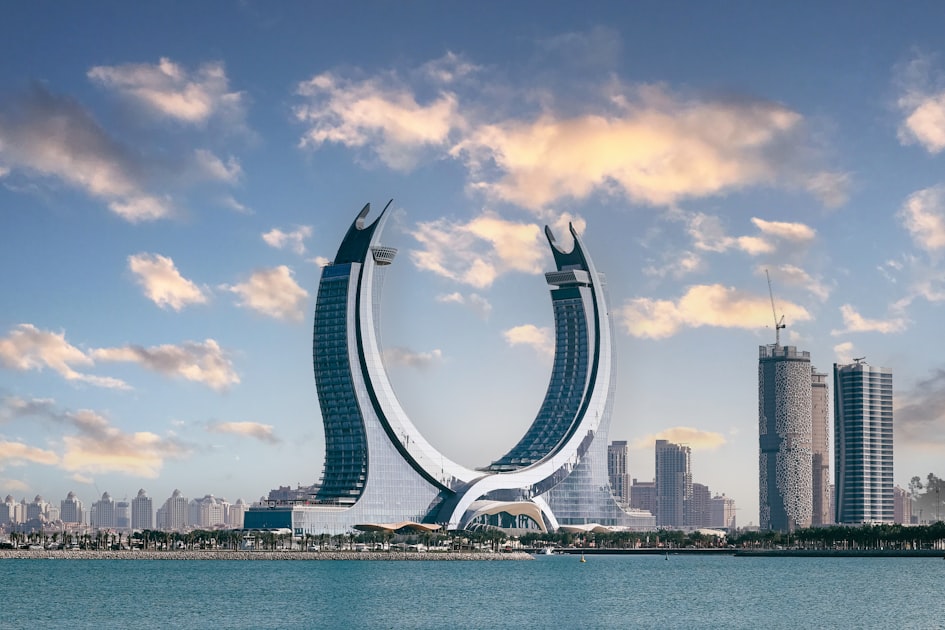 وظائف Finance في قطر 2026: البنوك، شركات الطاقة، ورواتب tax-free