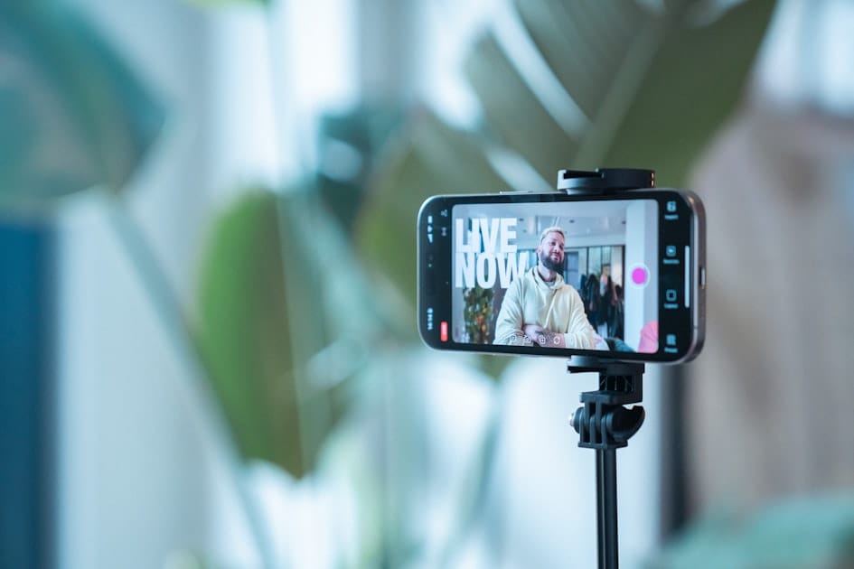 أفضل أدوات صناعة Reels وShorts وTikTok في 2026: دليل عملي لصانع المحتوى العربي