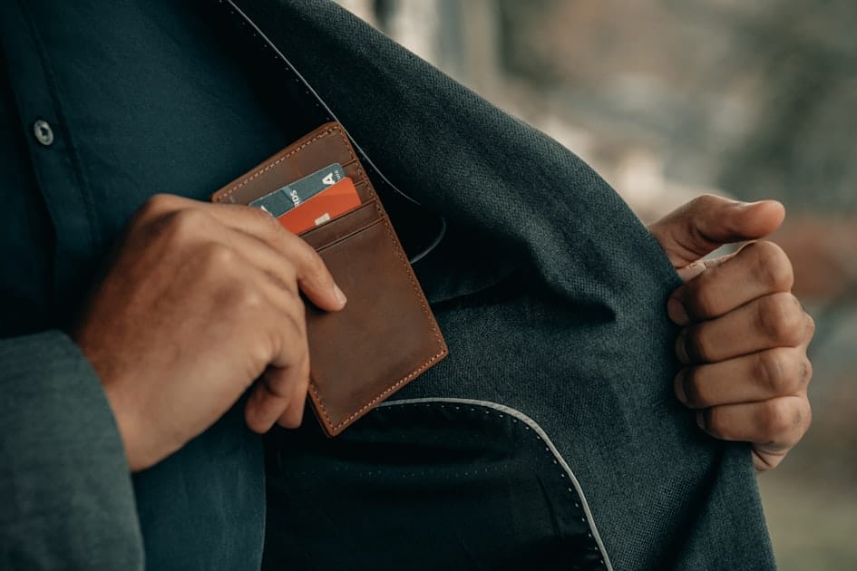 Best Multi-Currency Travel Cards 2026 — Wise vs Revolut vs Payoneer vs N26