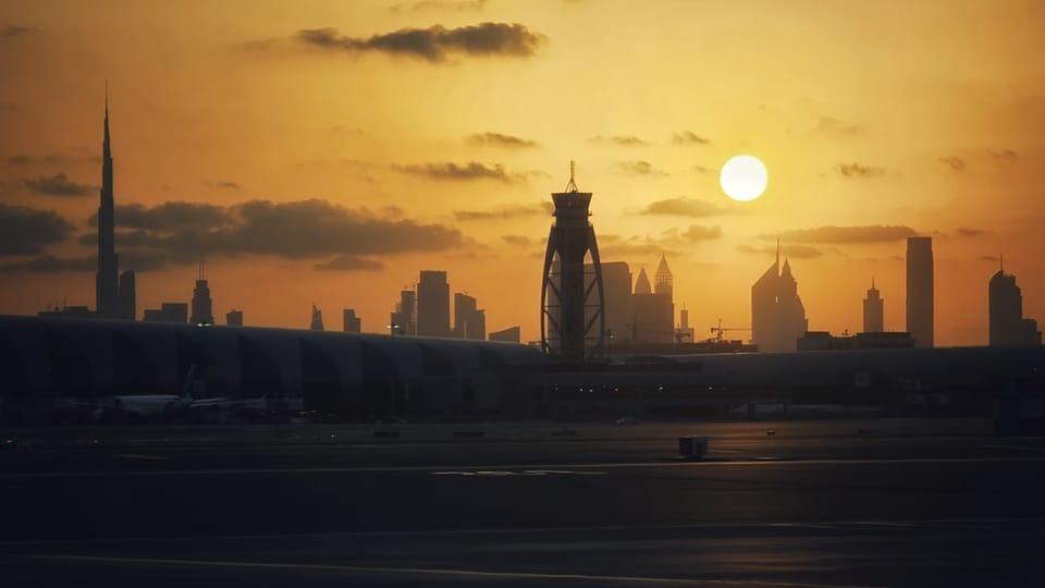 أرخص رحلات الطيران من الإمارات للخارج 2026 — الدليل الكامل (DXB/AUH/SHJ)