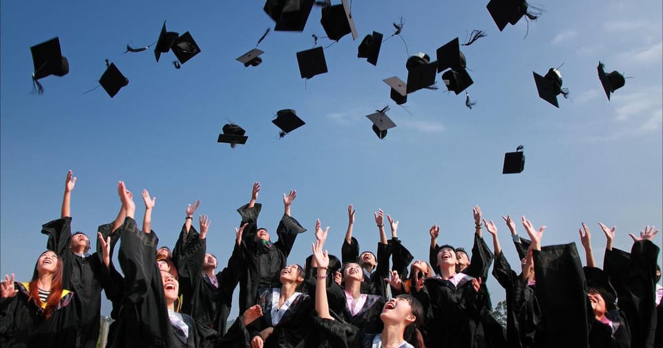 متى تحتاج ترجمة معتمدة لأوراقك الجامعية في 2026؟ الدليل العملي الذي يحمي ملفك