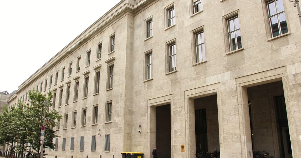 ألمانيا: الإقامة الدائمة بعد سنتين فقط لمن يدرس في جامعاتها — الشروط الخمسة كاملة