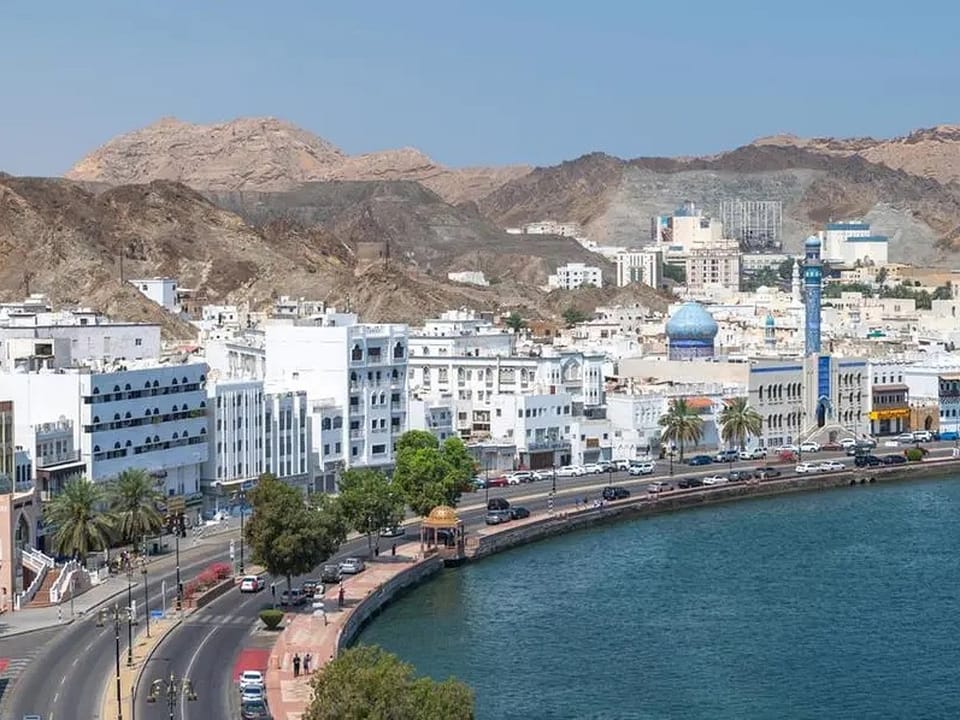 تأمين الإجازات المرضية في عمان 2026: دليل صاحب العمل لنسبة 1%