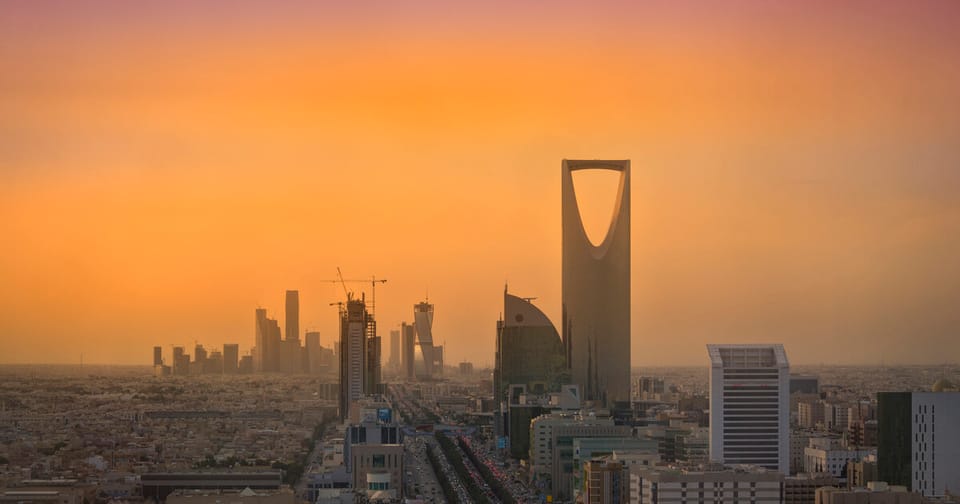تأشيرة زيارة عمل السعودية 2026: الشروط والرسوم وقاعدة الـ30 يوماً الجديدة