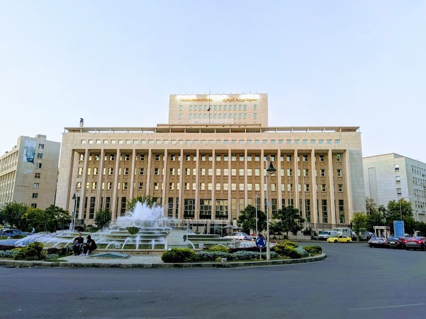 سعر صرف الدولار مقابل الليرة السورية في المصرف المركزي اليوم — وكم يختلف عن سعر السوق؟